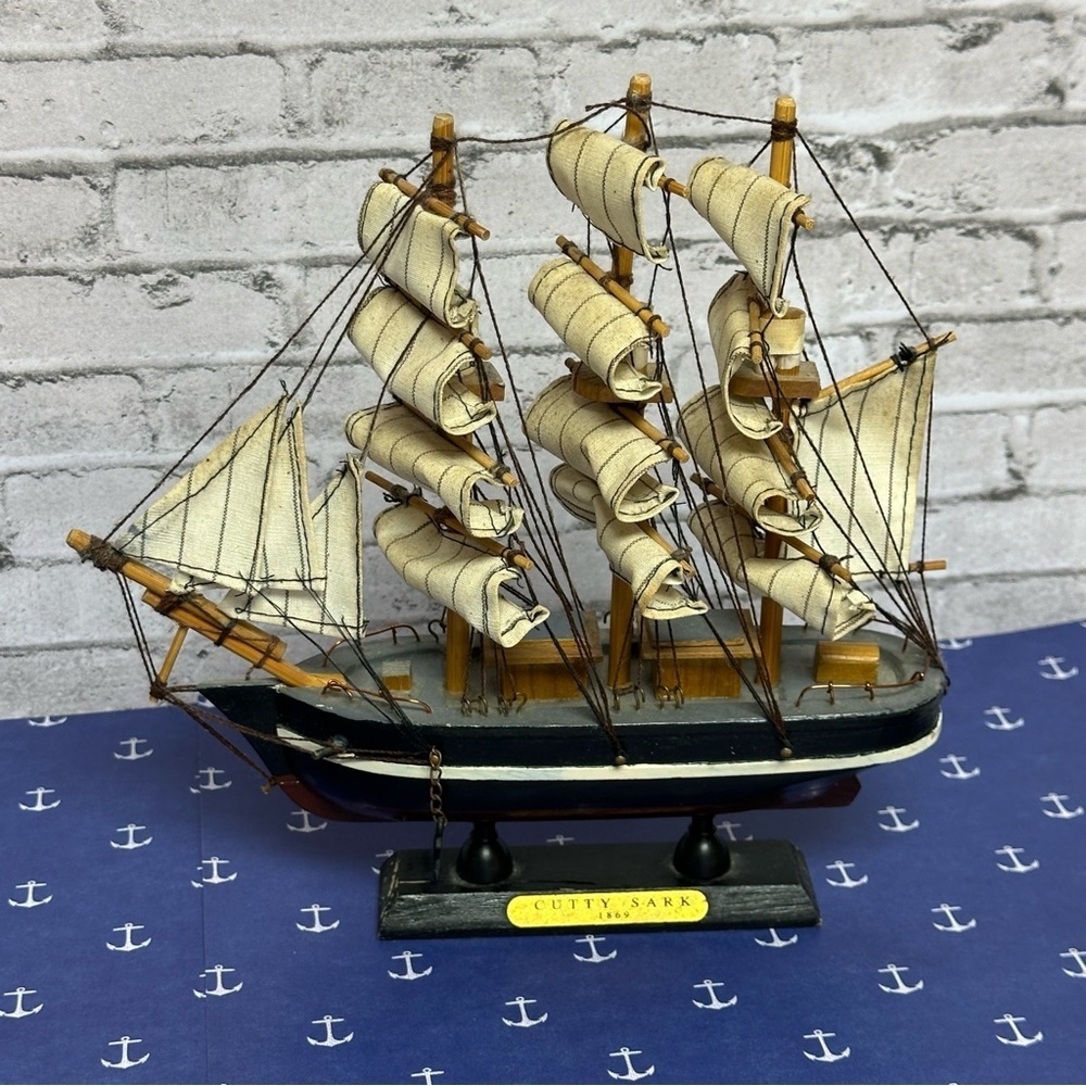 Cutty Sark Replica Ship 1869 British Clipper Model 9.5 in Long X 9.5 in High
